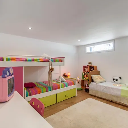 Aroeira Sleeps 10 Pool Wifi Вилла